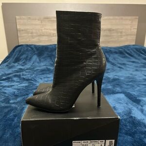 Women Black boots size 9